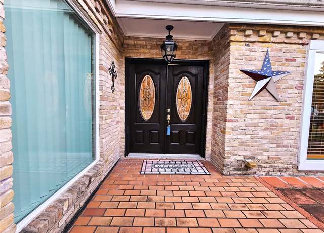 Property at 548 River Plantation Dr, Conroe, TX 77302, 4 beds, 2.5 baths