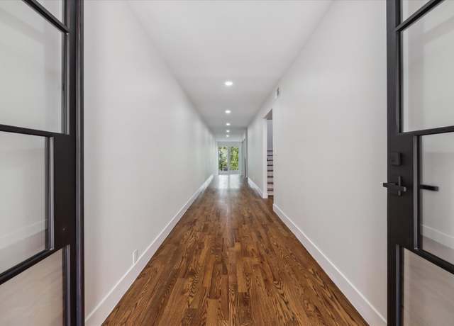 Property at 109 Sage Rd, Houston, TX 77056, 4 beds, 4.5 baths