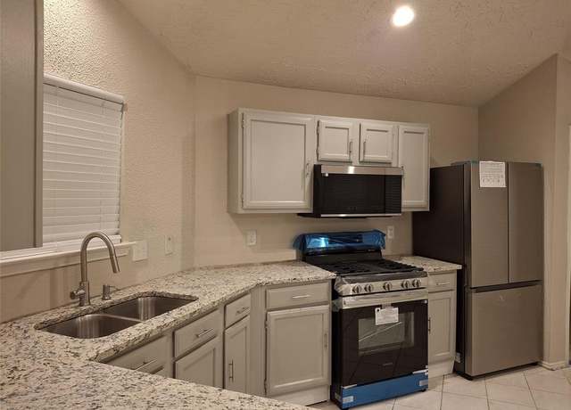 Property at 16703 Sentinel Dr, Houston, TX 77053, 3 beds, 2 baths