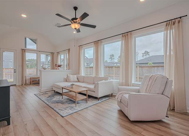 Property at 16819 Chapel Knox Dr, Humble, TX 77346, 3 beds, 2.5 baths
