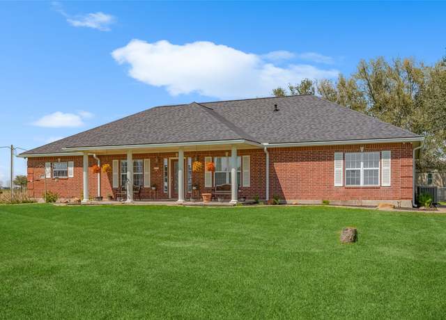 Property at 10244 Dannhaus Rd, Needville, TX 77461, 3 beds, 2.5 baths