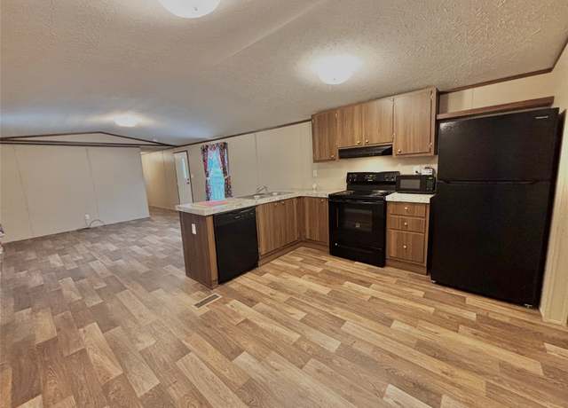 Property at 300 Cherokee Ln, Onalaska, TX 77360, 3 beds, 2 baths