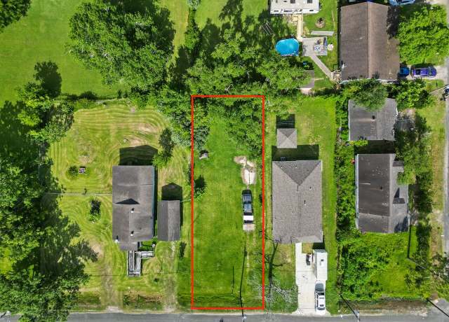 Property at 122 S Pecan Dr, Texas City, TX 77591