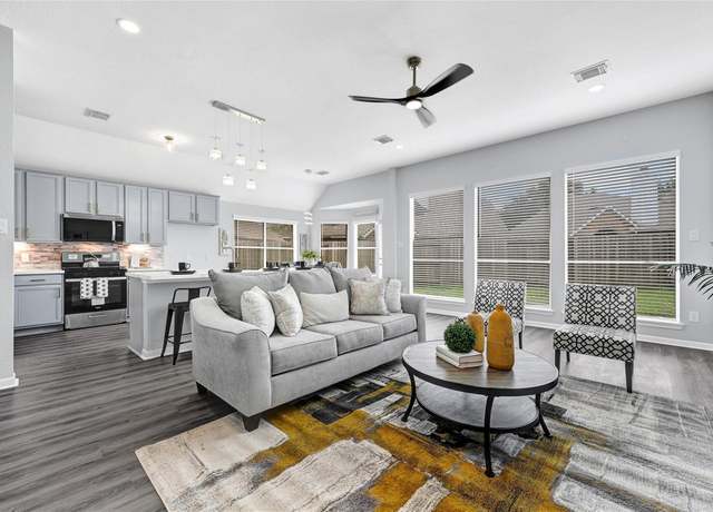Property at 4719 Mason Ct, Sugar Land, TX 77479, 4 beds, 2 baths