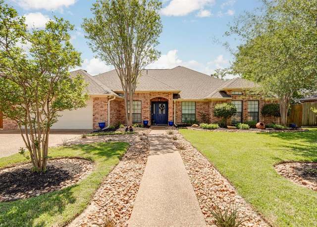 Property at 4724 Hunington Dr, Bryan, TX 77802, 4 beds, 2.5 baths