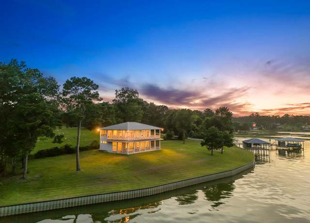 Property at 31 Creekwood Bend Ct, Coldspring, TX 77331, 3 beds, 3.5 baths