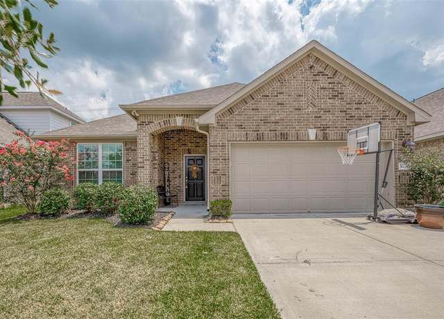 Property at 8434 Sunset Isles Dr, Baytown, TX 77521, 4 beds, 2 baths