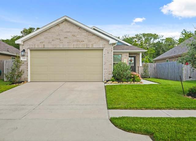 Property at 1174 Filly Creek Dr, Alvin, TX 77511, 3 beds, 2 baths