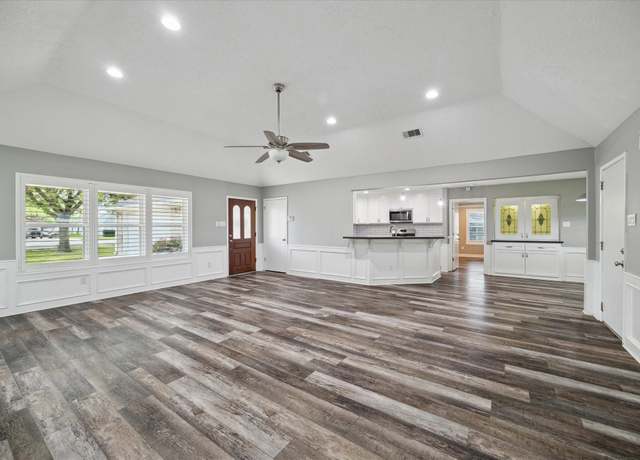 Property at 1613 Willow View St, La Porte, TX 77571, 3 beds, 2 baths