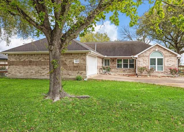 Property at 1613 Willow View St, La Porte, TX 77571, 3 beds, 2 baths