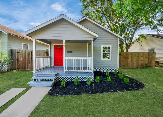 Property at 507 S 3rd St, La Porte, TX 77571, 3 beds, 2 baths