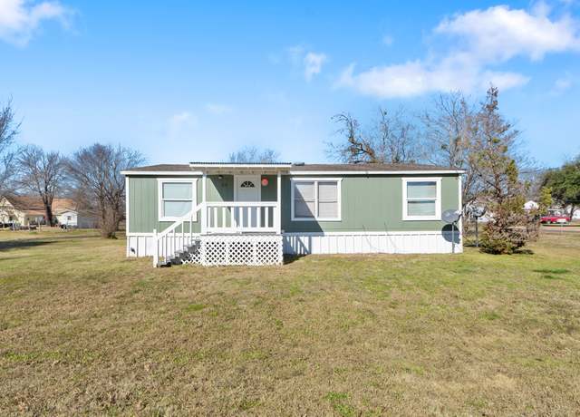 Property at 218 E Denton St, Bremond, TX 76629, 3 beds, 2 baths