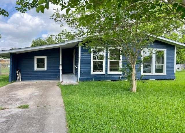 Property at 55 Blue Bonnet Ct, Lake Jackson, TX 77566, 2 beds, 1 bath