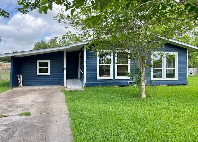 Property at 55 Blue Bonnet Ct, Lake Jackson, TX 77566, 2 beds, 1 bath