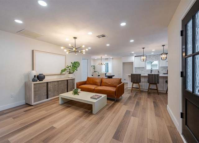 Property at 4010 Ella Blvd, Houston, TX 77018, 3 beds, 2 baths