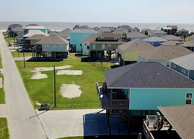 Property at 1001 S Stingaree Dr, Crystal Beach, TX 77650, 3 beds, 2 baths