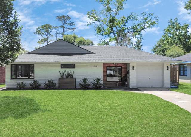Property at 2211 Lamonte Ln, Houston, TX 77018, 4 beds, 2 baths