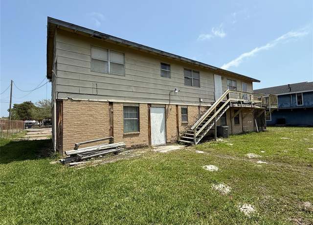 Property at 321 Clearview Dr, Corpus Christi, TX 78418, 4 beds, 2 baths