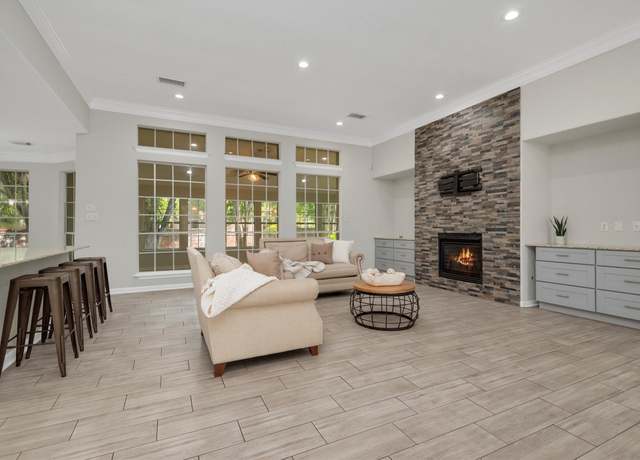 Property at 82 Champion Villa Dr, Houston, TX 77069, 3 beds, 2.5 baths