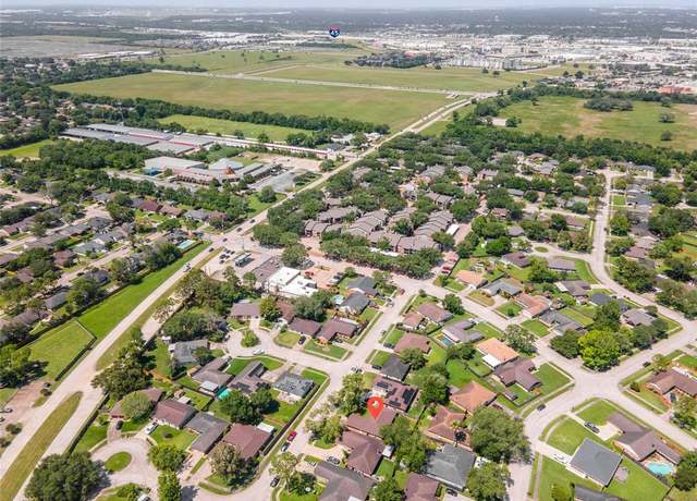 Property at 2423 Heritage Bend Dr, Webster, TX 77598, 3 beds, 2 baths