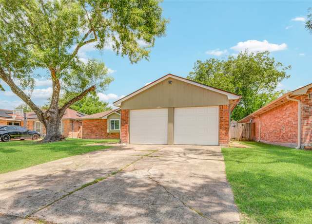 Property at 2423 Heritage Bend Dr, Webster, TX 77598, 3 beds, 2 baths