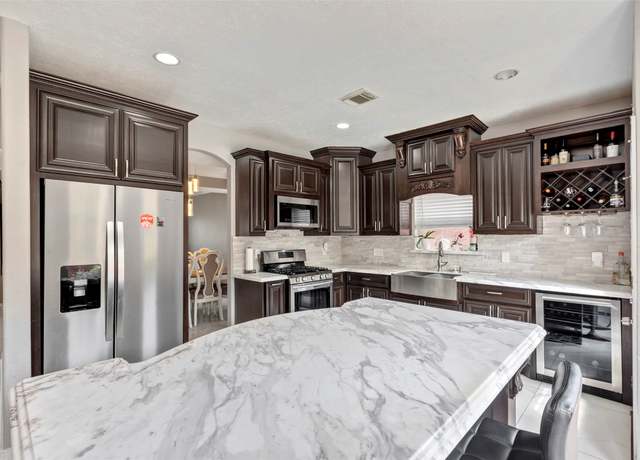 Property at 1003 Highland Woods Dr, Highlands, TX 77562, 4 beds, 2.5 baths
