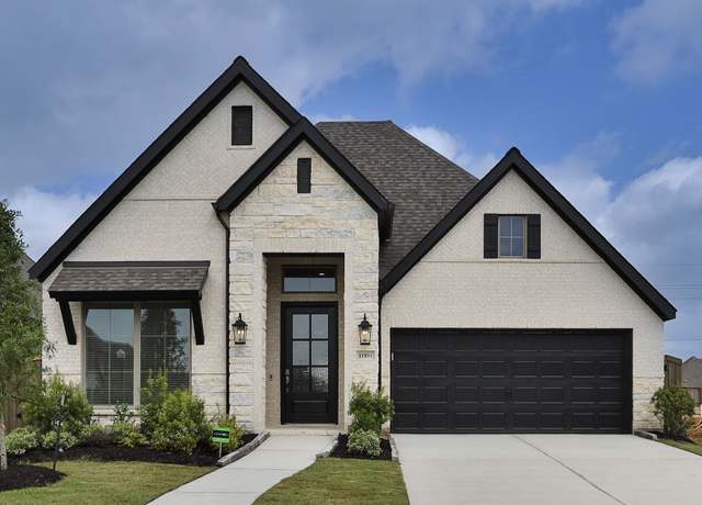 Property at 11831 Sawgrass Dr, Mont Belvieu, TX 77523, 4 beds, 3 baths