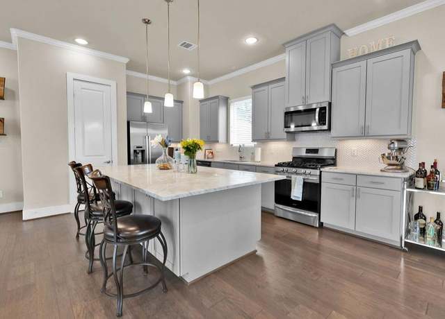 Property at 5920 Petty St Unit B, Houston, TX 77007, 3 beds, 3.5 baths
