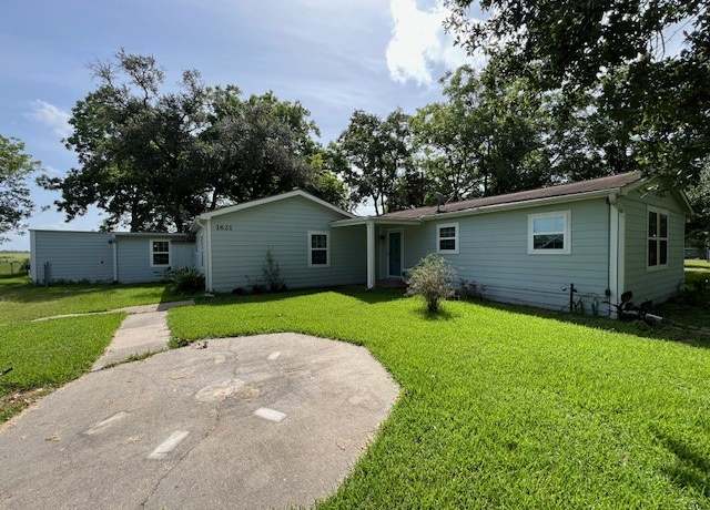 Property at 1621 Bayou Dr, Bay City, TX 77414, 3 beds, 2 baths