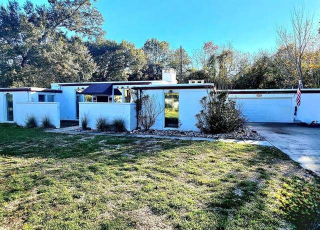Property at 1901 Southwood Dr, Baytown, TX 77520, 4 beds, 3 baths