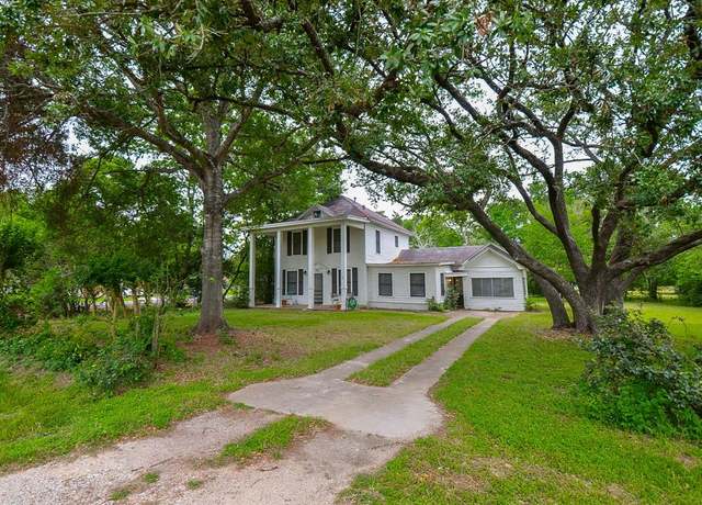 Property at 1001 Divide St, El Campo, TX 77437, 4 beds, 2 baths
