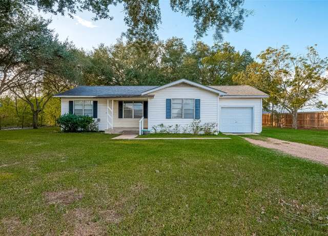 Property at 11426 Needville Fairchilds Rd, Needville, TX 77461, 3 beds, 1 bath