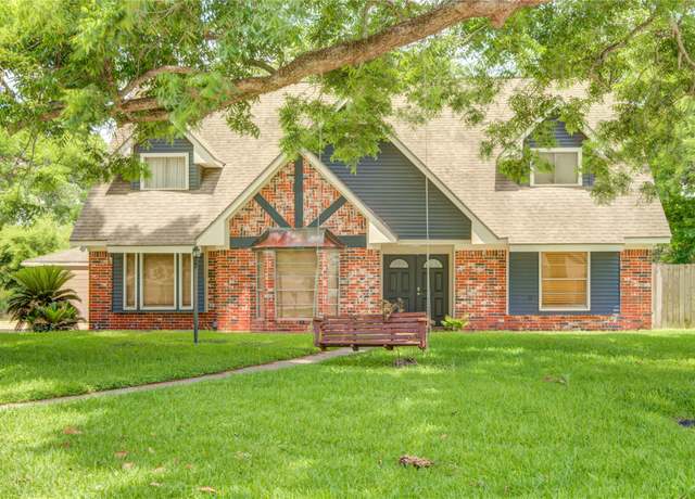 Property at 55 Willow Ct, Lake Jackson, TX 77566, 4 beds, 2 baths