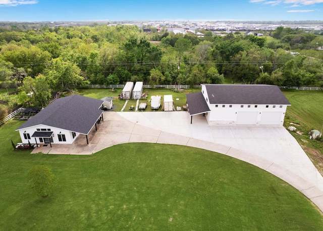 Property at 17810 County Road 125, Pearland, TX 77581, 4 beds, 3.5 baths