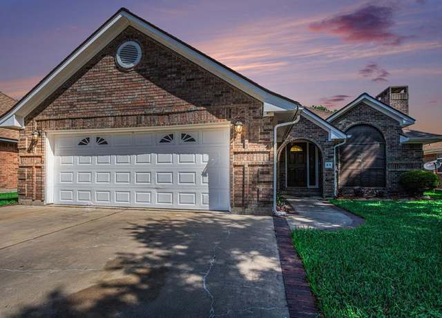 Property at 39 Alexander Ct, Angleton, TX 77515, 3 beds, 2 baths