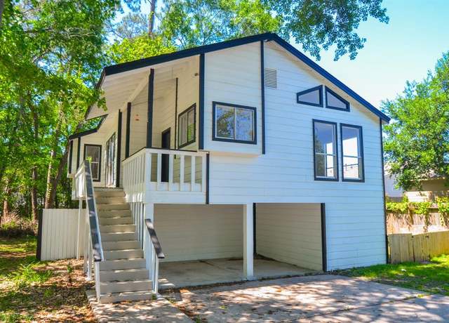 Property at 106 Magnolia Ln, Conroe, TX 77304, 3 beds, 2.5 baths