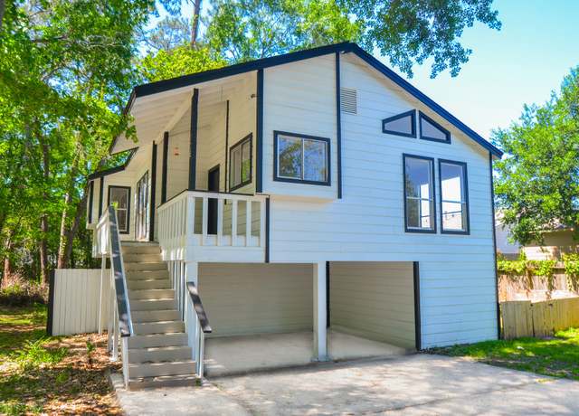 Property at 106 Magnolia Ln, Conroe, TX 77304, 3 beds, 2.5 baths