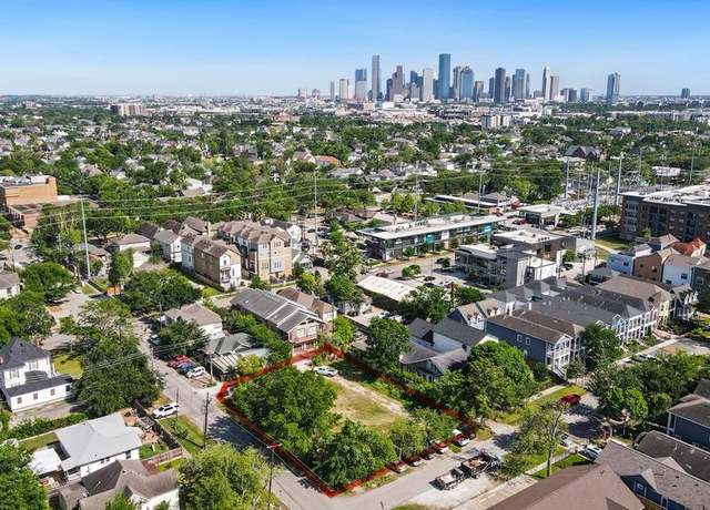 Property at 224 W 8th St, Houston, TX 77007