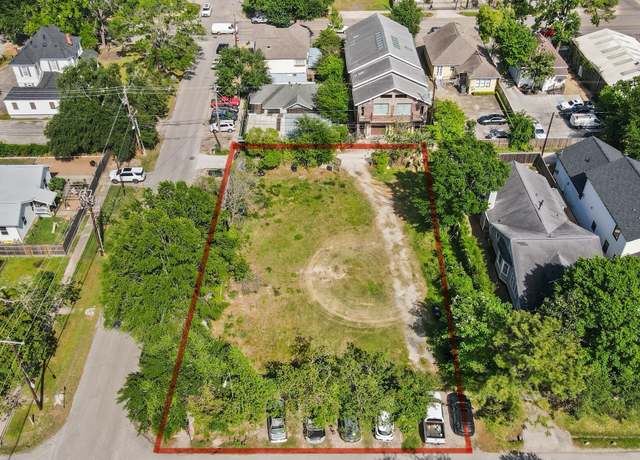 Property at 224 W 8th St, Houston, TX 77007