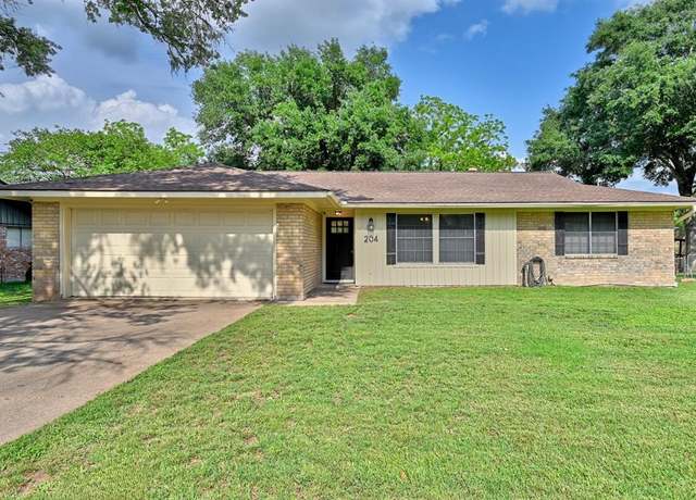 Property at 204 Meadow Ln, Brenham, TX 77833, 3 beds, 2 baths