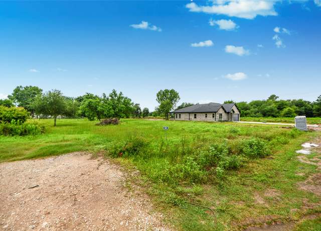 Property at 605 Lily St, Waller, TX 77484