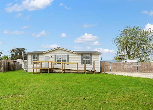 Property at 622 Golden Bend Dr, Highlands, TX 77562, 3 beds, 2 baths