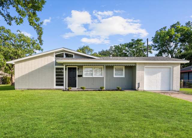 Property at 223 24th Ave N, Texas City, TX 77590, 3 beds, 2 baths
