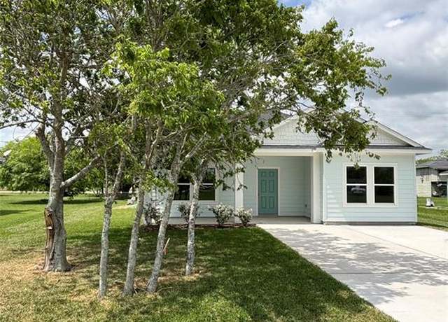 Property at 638 Stovall Dr, Palacios, TX 77465, 3 beds, 2 baths