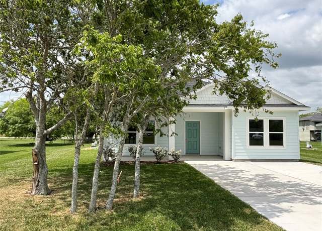 Property at 638 Stovall Dr, Palacios, TX 77465, 3 beds, 2 baths