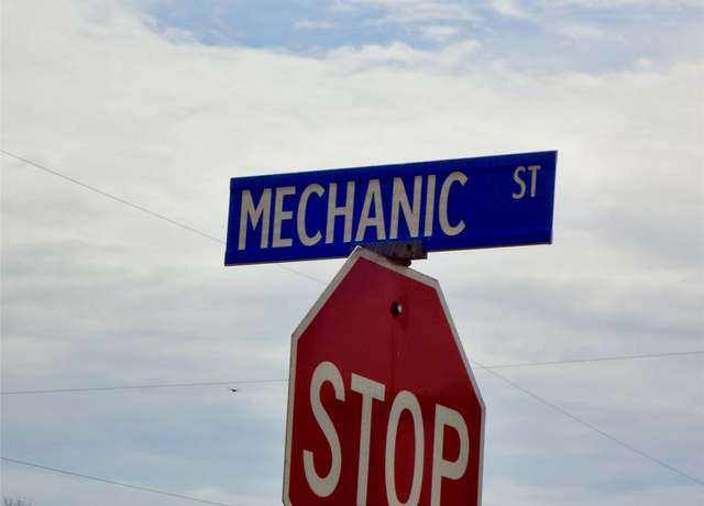 Property at 315 Mechanic St, Tomball, TX 77375