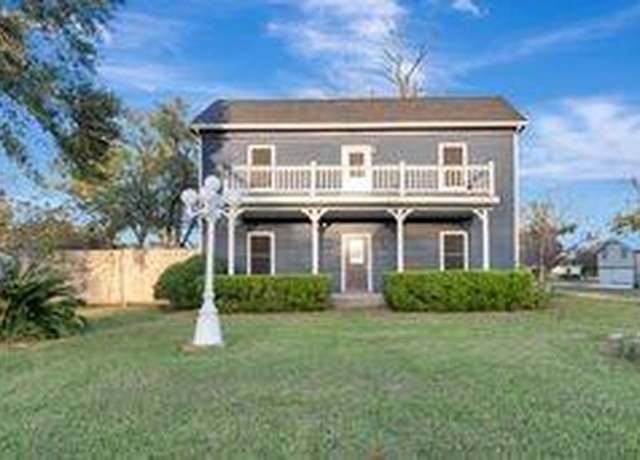 Property at 411 S Washington St, El Campo, TX 77437, 3 beds, 3 baths