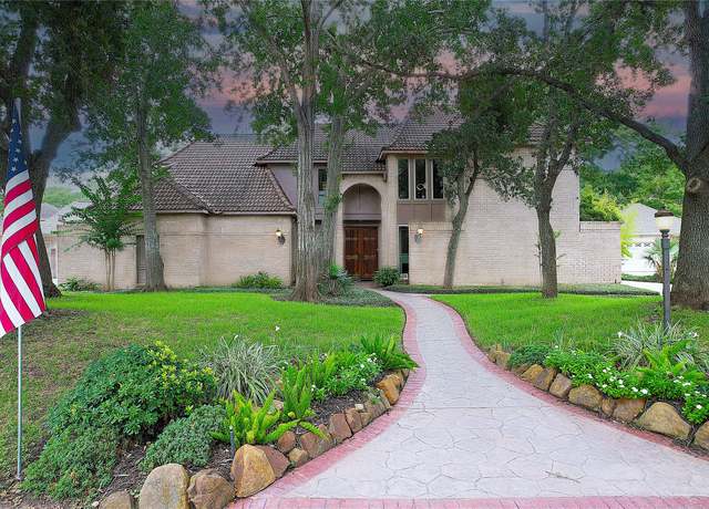 Property at 734 Plainwood Dr, Houston, TX 77079, 4 beds, 3.5 baths