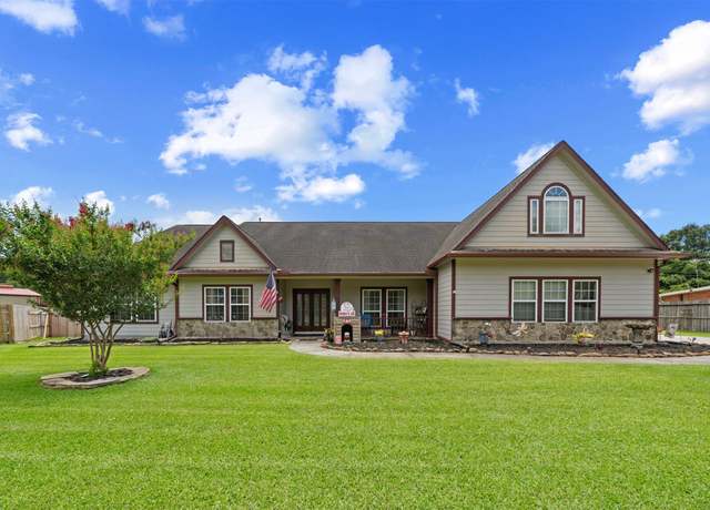 Property at 210 Southwood Cir, Baytown, TX 77520, 4 beds, 3 baths