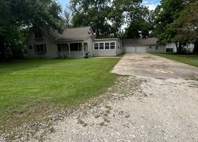 Property at 319 E Walnut, Winnie, TX 77665, 6 beds, 3 baths